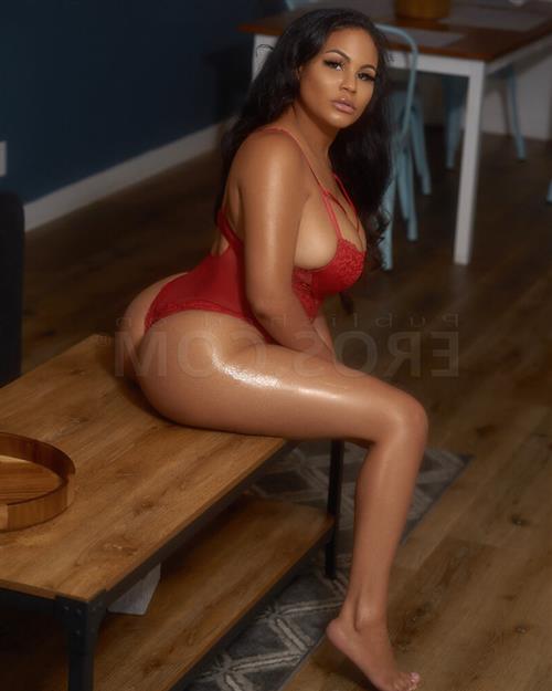 Escort Model Eish, Highland Park - 7518